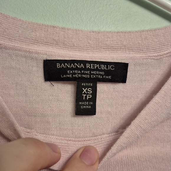 Banana Republic Women's Feminine Quiet Luxury Pink Merino Wool Sweater Size XS-S - Picture 3 of 4